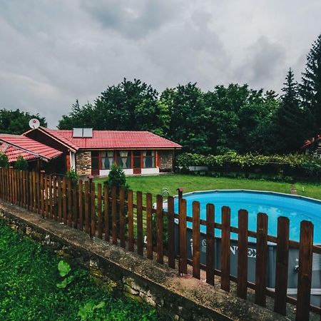 Завоя Hotell Krushuna Eksteriør bilde