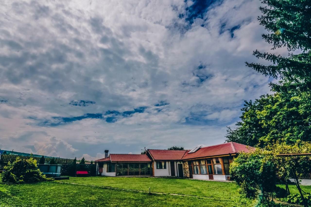Завоя Hotell Krushuna Eksteriør bilde