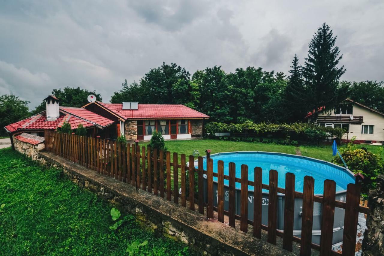 Завоя Hotell Krushuna Eksteriør bilde